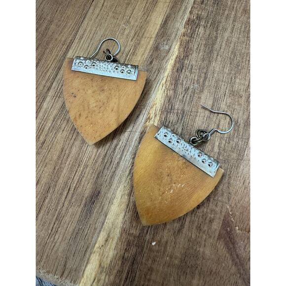 Vintage Bakelite Marbled Yellow Triangular Earrings Vogue Statement Repurposed - Picture 5 of 10